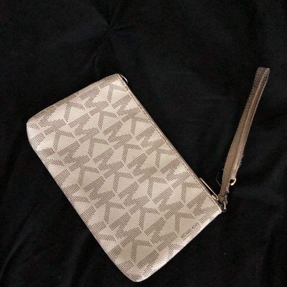 Michael Kors Wristlet - Picture 2 of 5